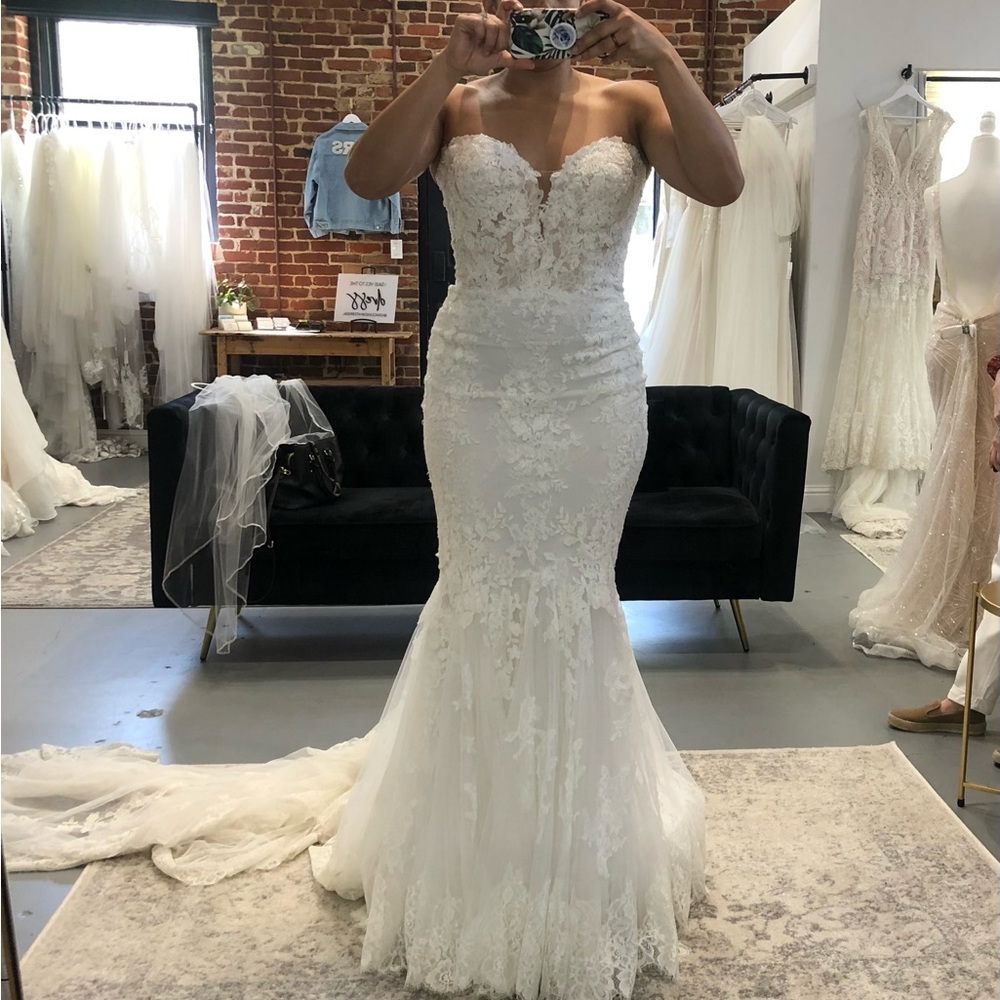 BRAND NEW NEVER WORN Ermin Pronovias Wedding Dress